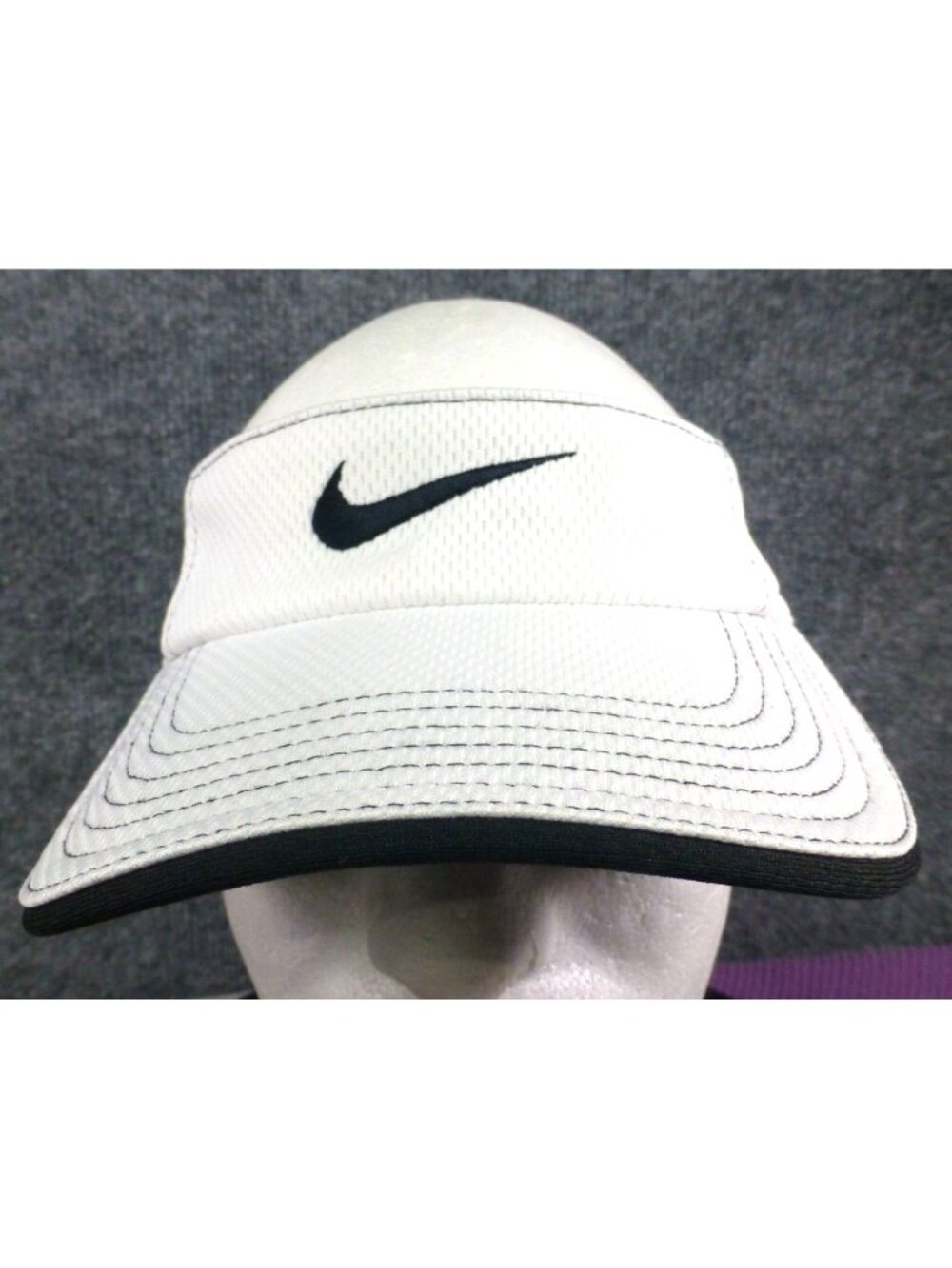 Nike Golf White Adjustable Visor Hat With Black Logo Lightweight & Breathable De